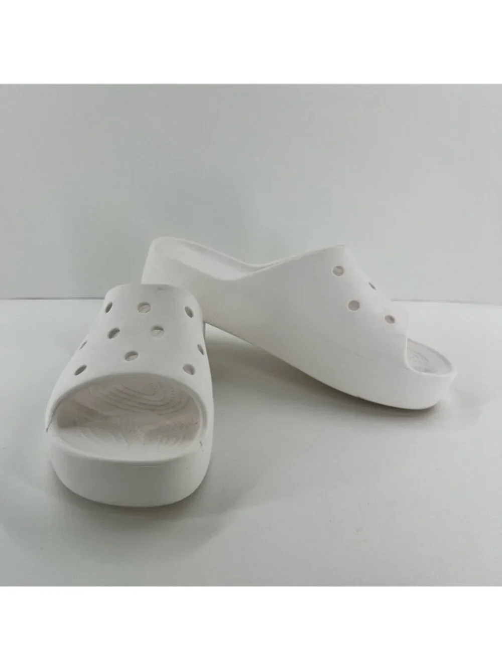 Crocs Classic Platform Slide Sandals Women US 9 Lightweight Chunky Slip On White